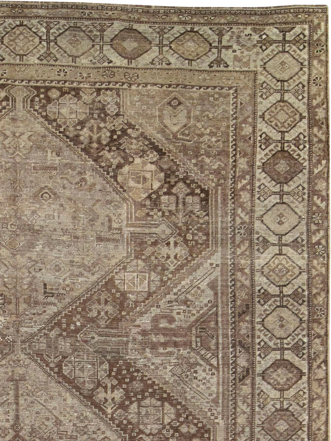 Vintage Persian Shiraz Carpet, No.22895 - Gsblank