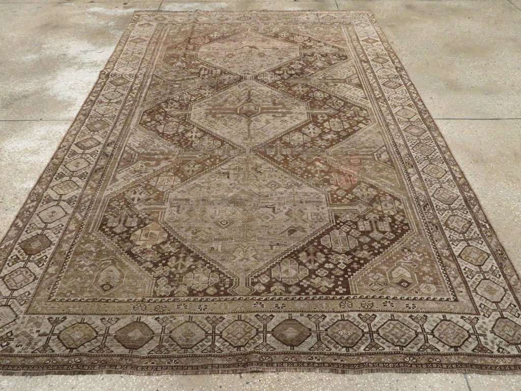 Vintage Persian Shiraz Carpet, No.22895 - Gsblank