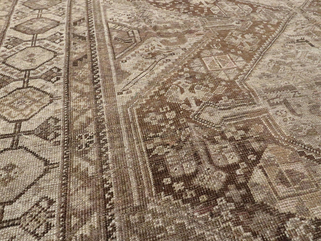 Vintage Persian Shiraz Carpet, No.22895 - Gsblank