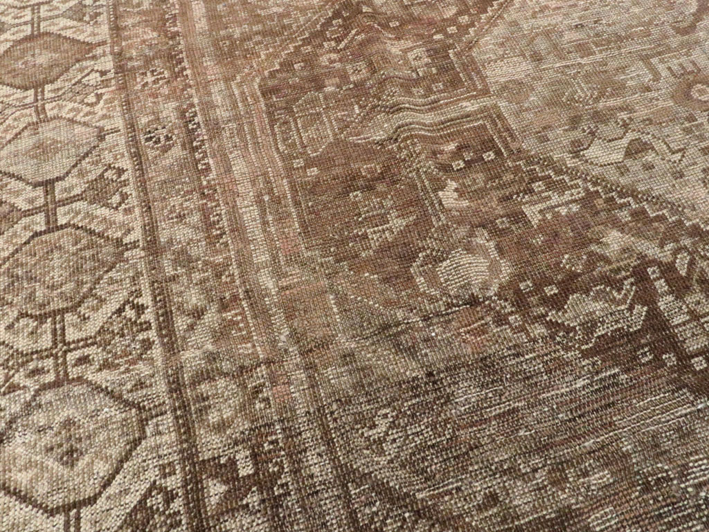 Vintage Persian Shiraz Carpet, No.22895 - Gsblank