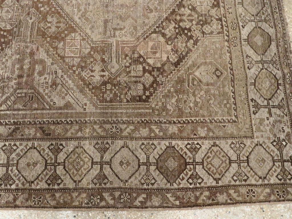 Vintage Persian Shiraz Carpet, No.22895 - Gsblank