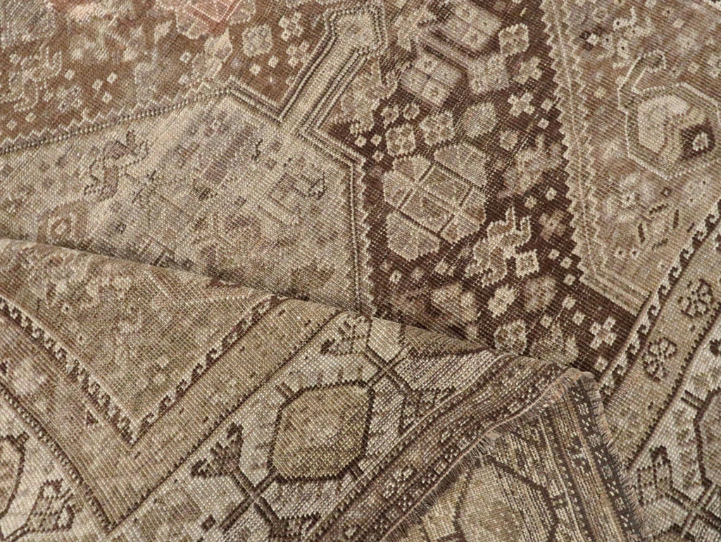 Vintage Persian Shiraz Carpet, No.22895 - Gsblank