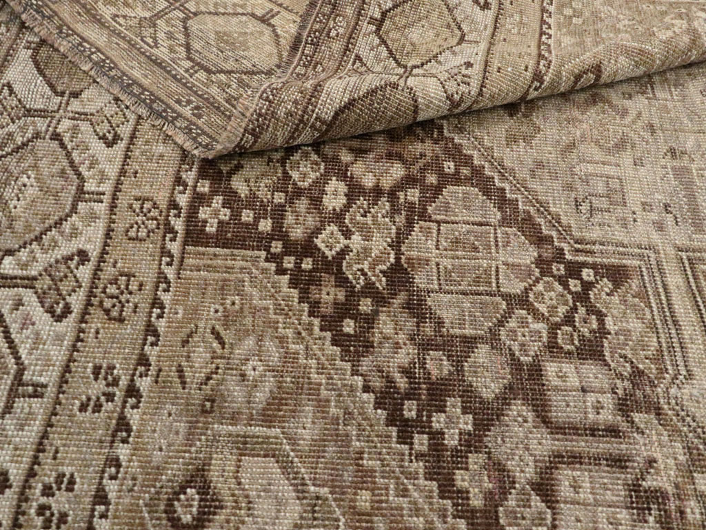 Vintage Persian Shiraz Carpet, No.22895 - Gsblank