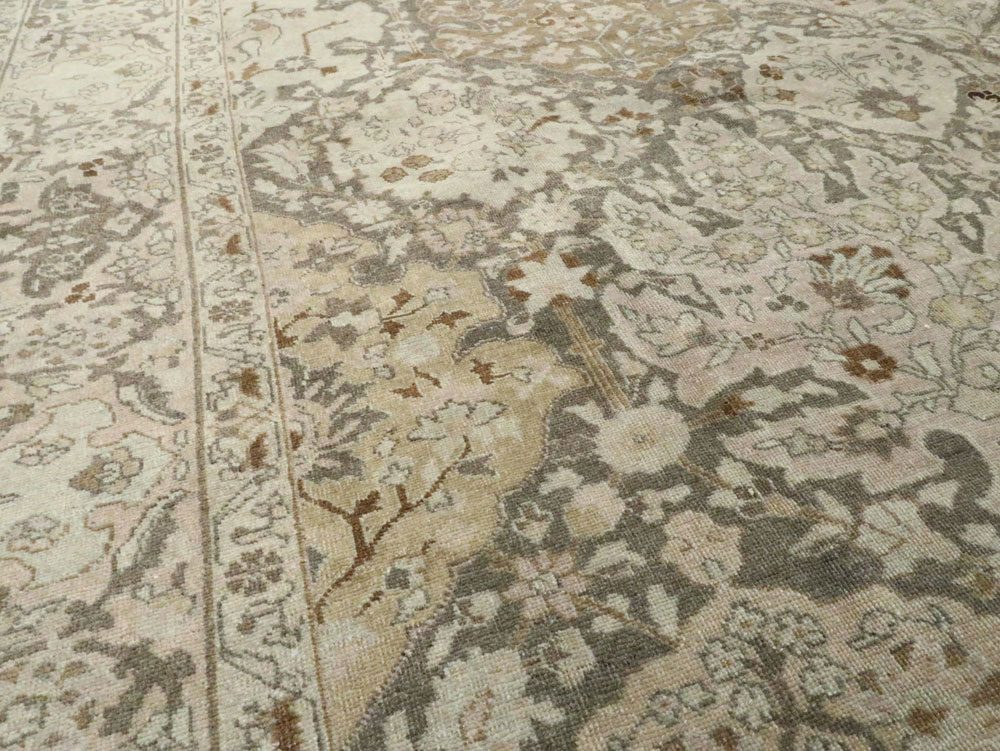 Antique Persian Tabriz Carpet, No.22920 - Gsblank