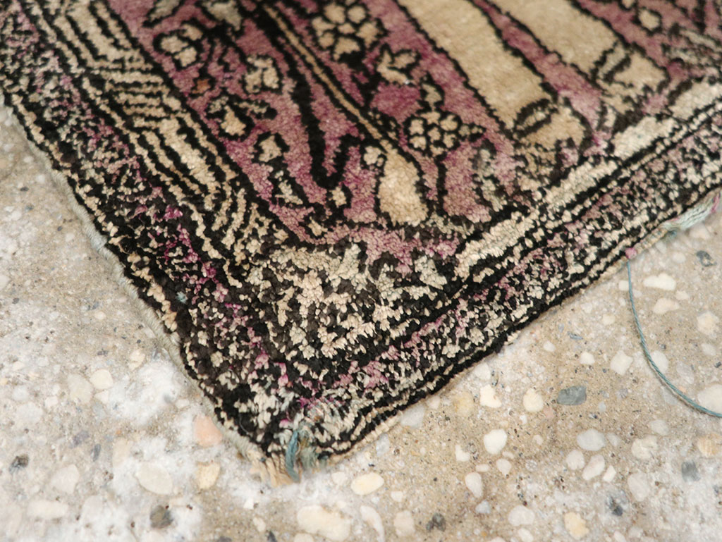 Antique Persian Kashan Pictorial Rug, No.23035 - Gsblank