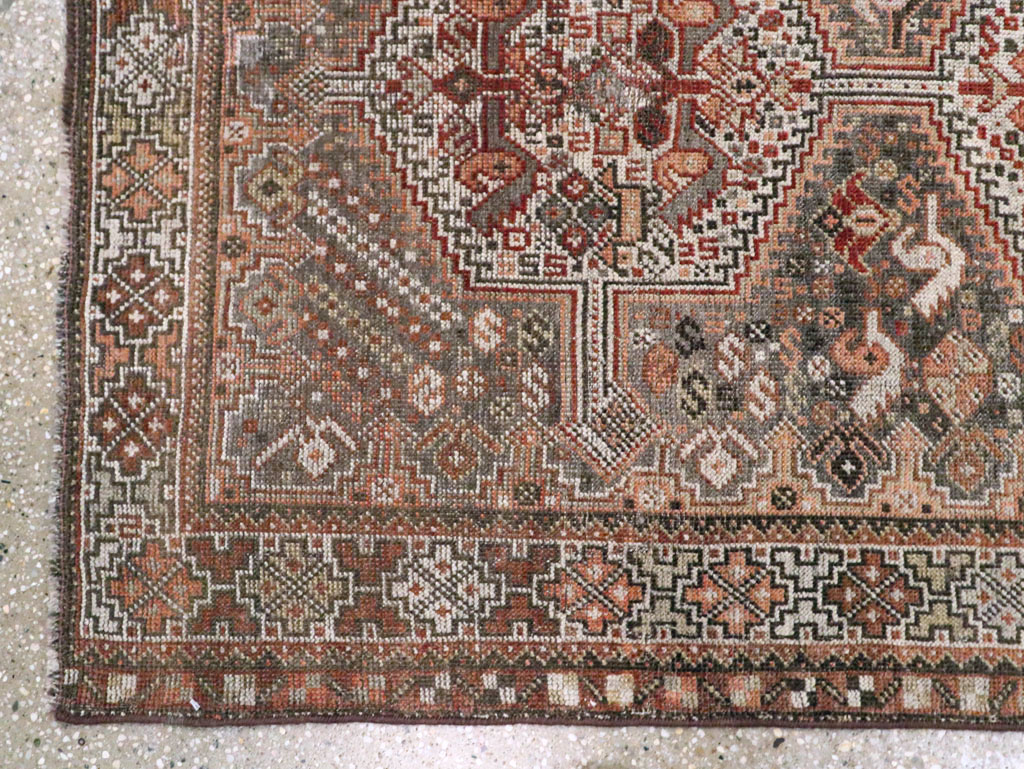 Antique Persian Shiraz Rug, No.23063 - Gsblank