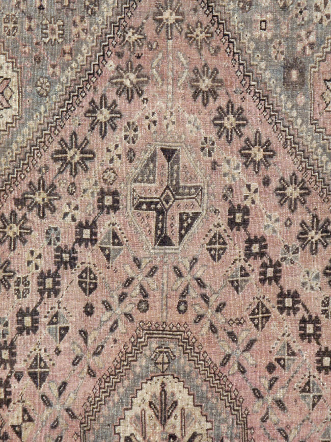 Antique Persian Shiraz Rug, No.23064 - Gsblank