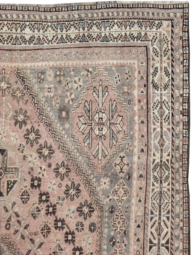 Antique Persian Shiraz Rug, No.23064 - Gsblank