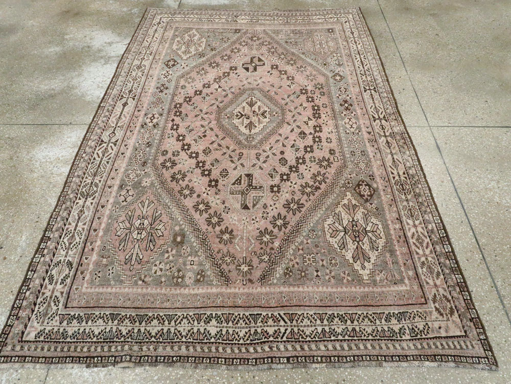 Antique Persian Shiraz Rug, No.23064 - Gsblank