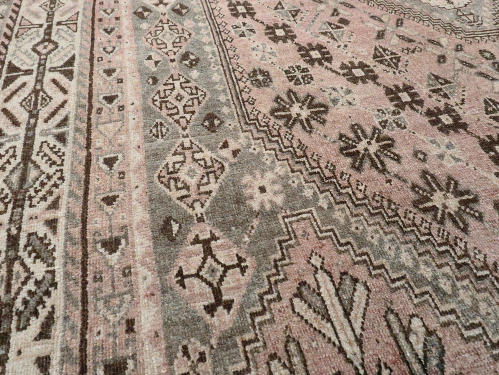 Antique Persian Shiraz Rug, No.23064 - Gsblank