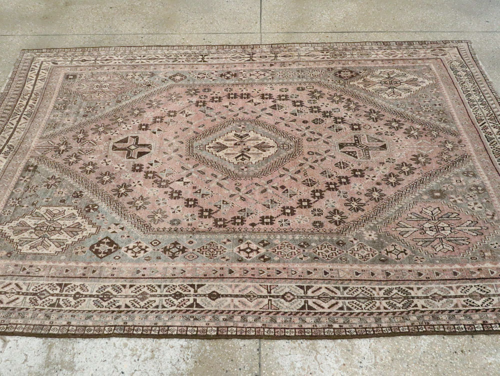 Antique Persian Shiraz Rug, No.23064 - Gsblank