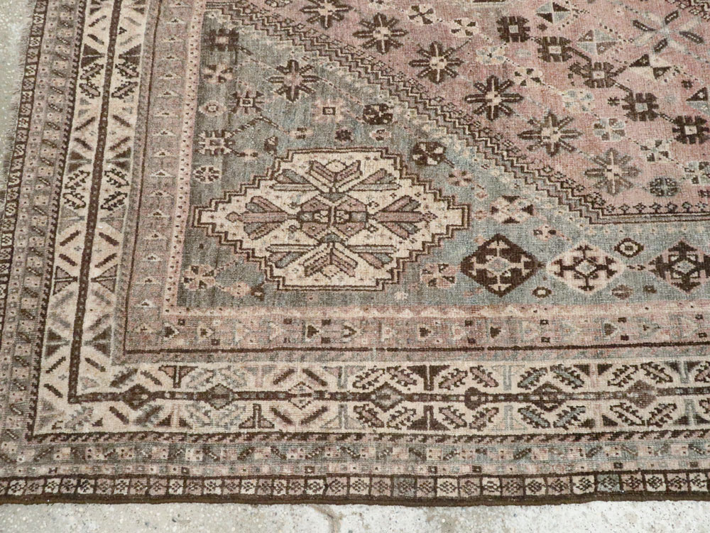 Antique Persian Shiraz Rug, No.23064 - Gsblank