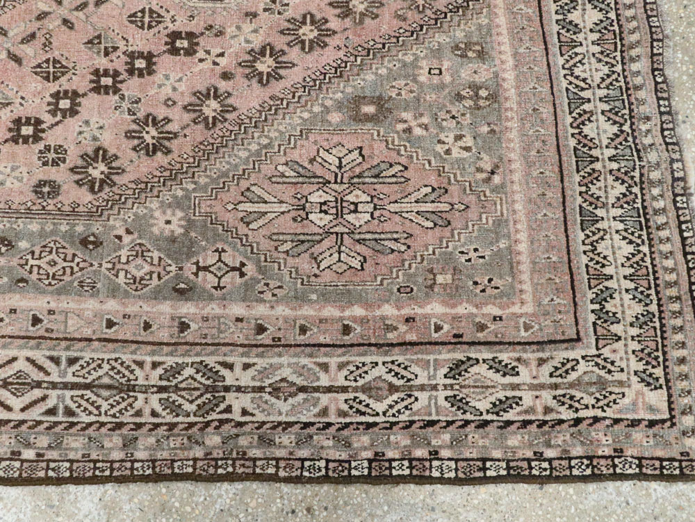 Antique Persian Shiraz Rug, No.23064 - Gsblank