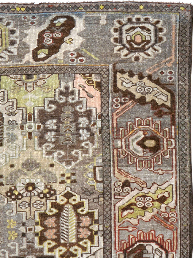 Antique Persian Bakhtiari Rug, No.23107 - Gsblank