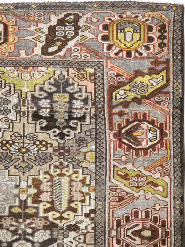 Antique Persian Bakhtiari Rug, No.23107 - Gsblank