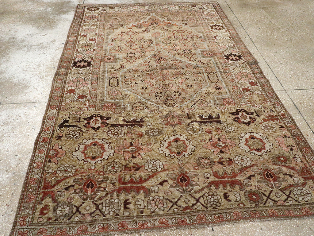 Antique Persian Bidjar Rug, No.23211 - Gsblank
