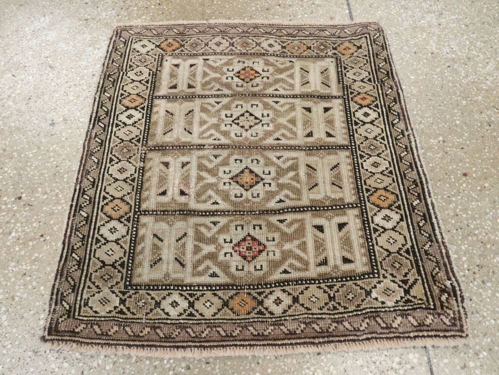 Antique Caucasian Shirvan Square Rug, No.23230 - Gsblank