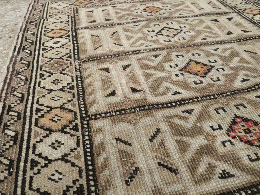 Antique Caucasian Shirvan Square Rug, No.23230 - Gsblank