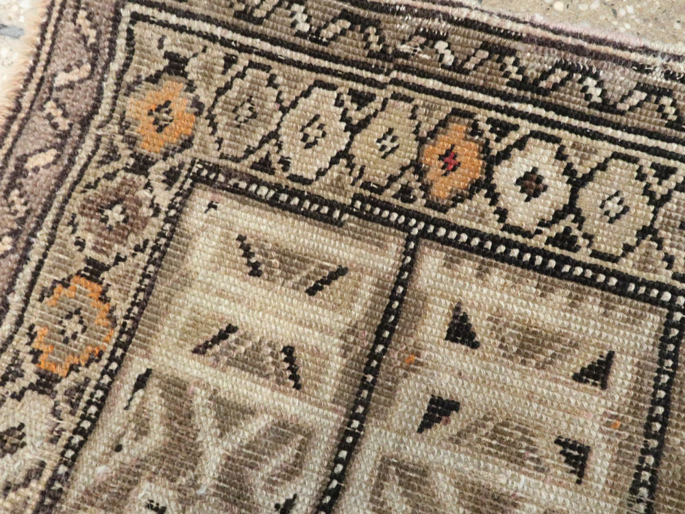 Antique Caucasian Shirvan Square Rug, No.23230 - Gsblank