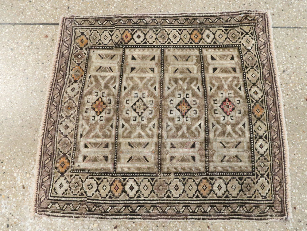 Antique Caucasian Shirvan Square Rug, No.23230 - Gsblank