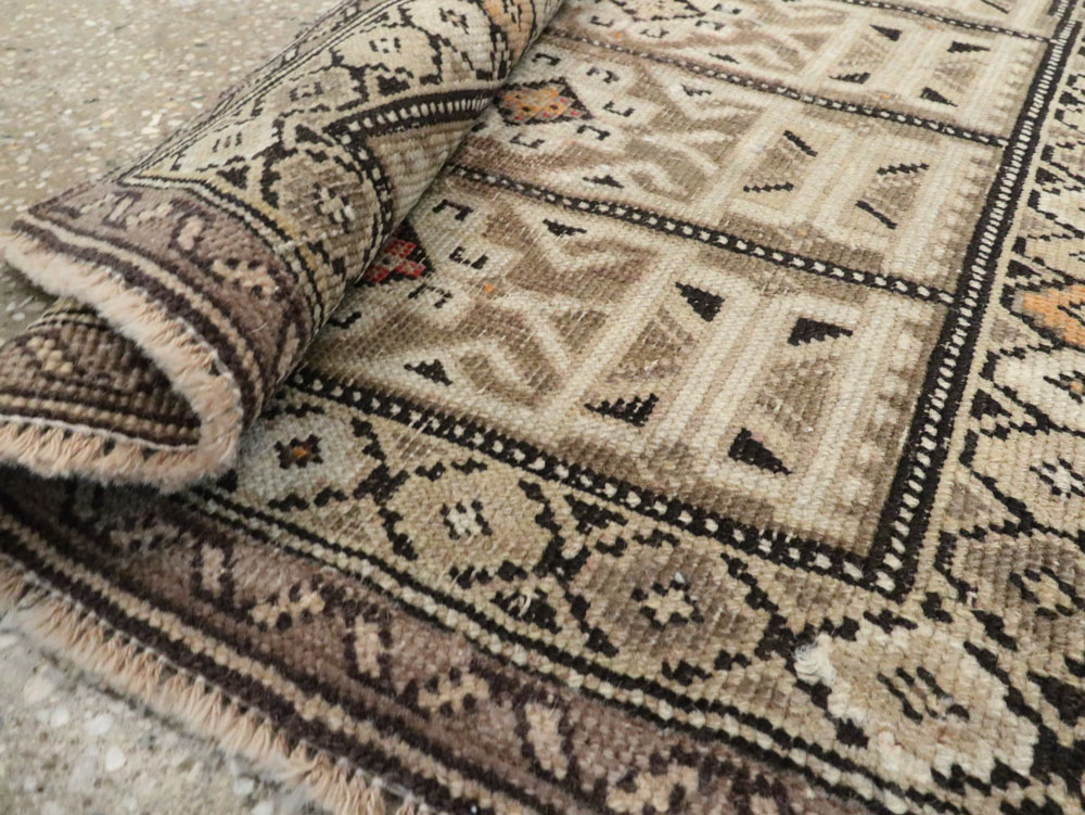 Antique Caucasian Shirvan Square Rug, No.23230 - Gsblank