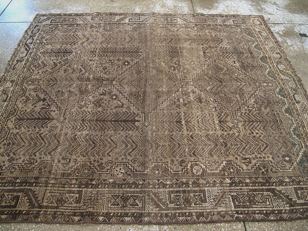 Vintage Shiraz Square Rug, No.23325 - Gsblank