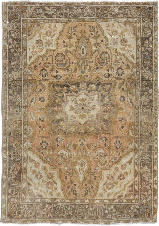Antique Persian Sarouk Rug, No.23326 - Gsblank