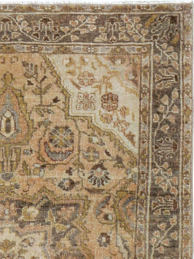 Antique Persian Sarouk Rug, No.23326 - Gsblank