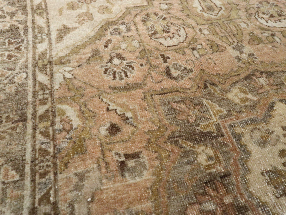 Antique Persian Sarouk Rug, No.23326 - Gsblank