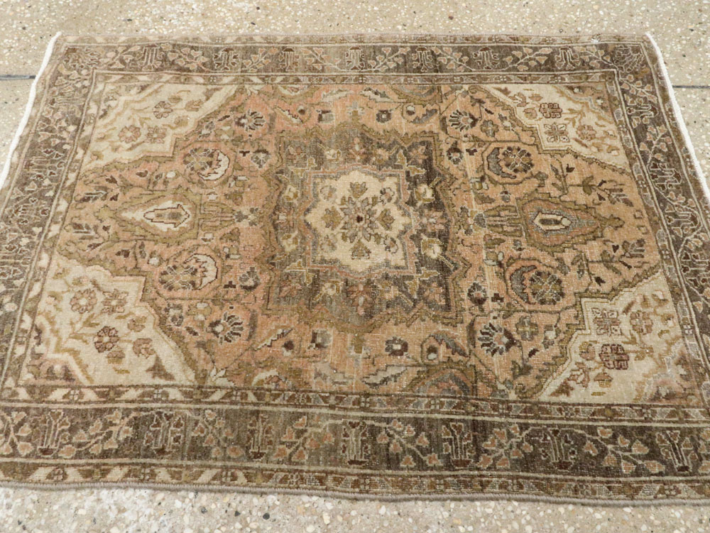 Antique Persian Sarouk Rug, No.23326 - Gsblank