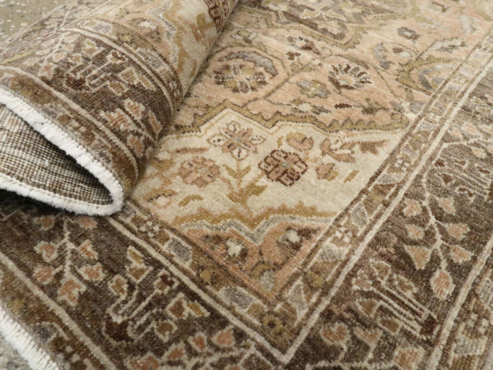 Antique Persian Sarouk Rug, No.23326 - Gsblank