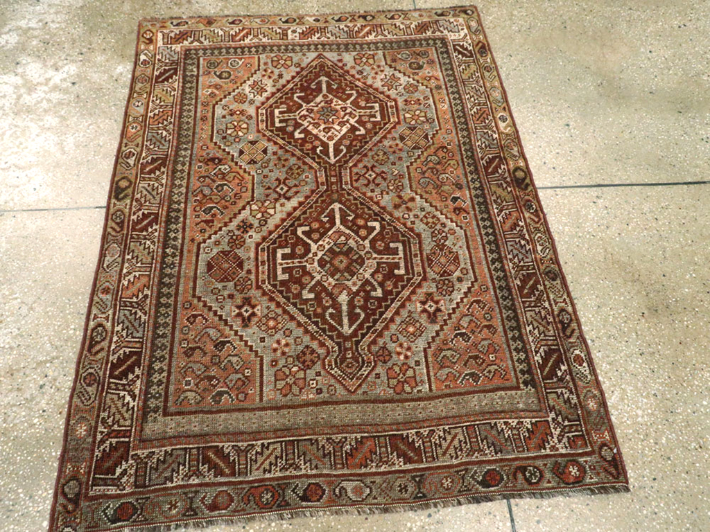 vintage Persian Shiraz Rug, No.23356 - Gsblank