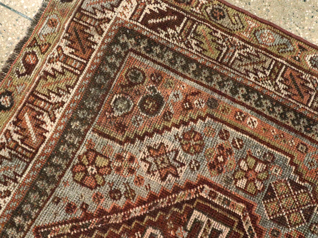 vintage Persian Shiraz Rug, No.23356 - Gsblank