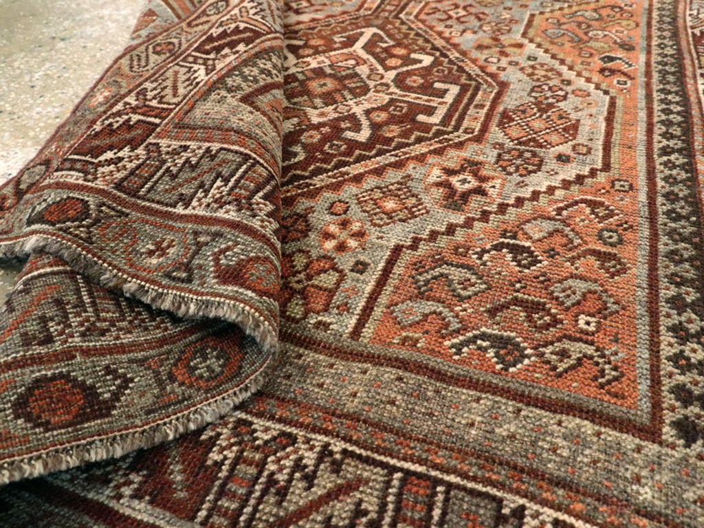 vintage Persian Shiraz Rug, No.23356 - Gsblank