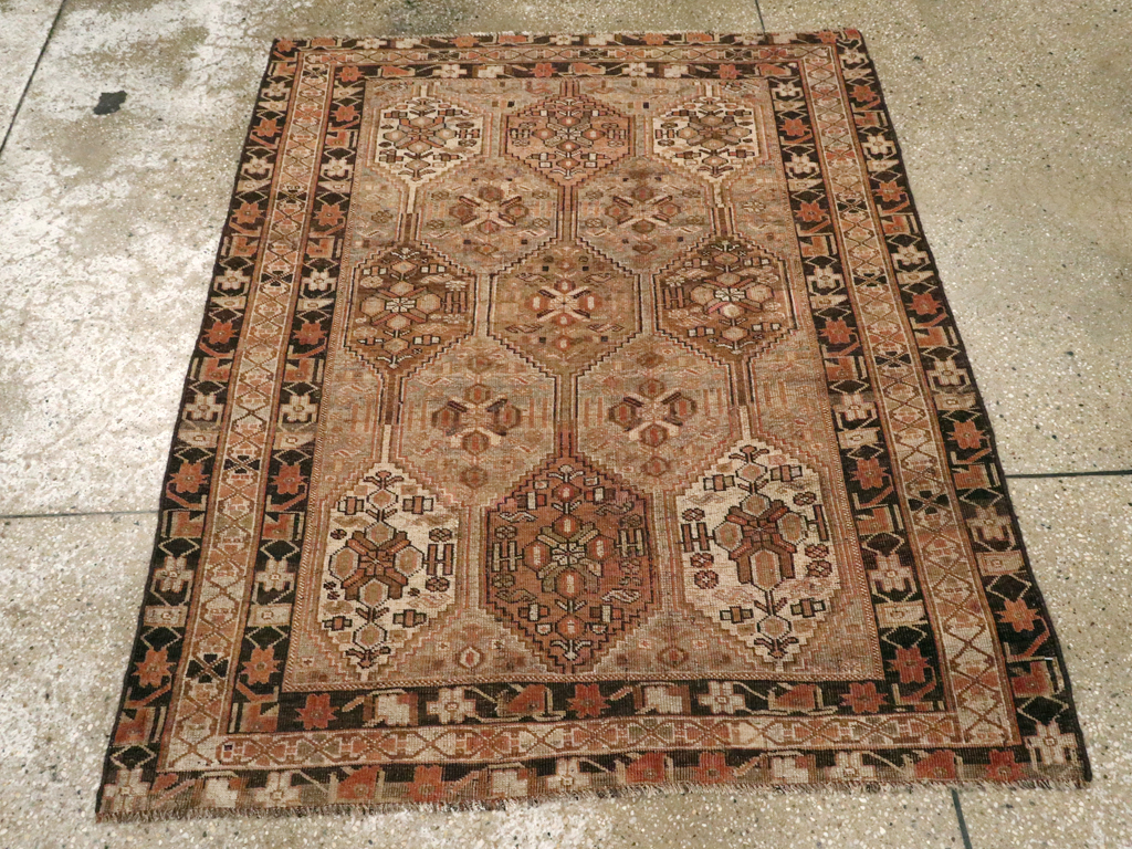 Vintage Persian Shiraz Rug, No.23380 - Gsblank
