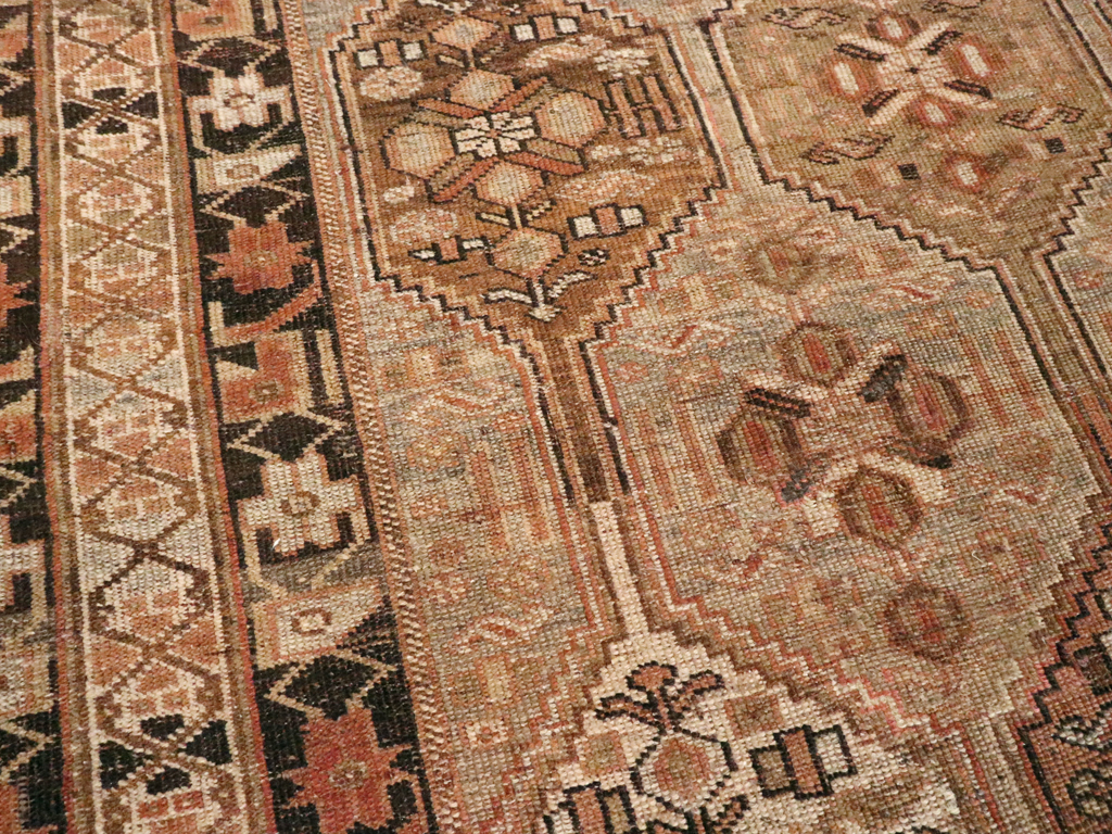 Vintage Persian Shiraz Rug, No.23380 - Gsblank