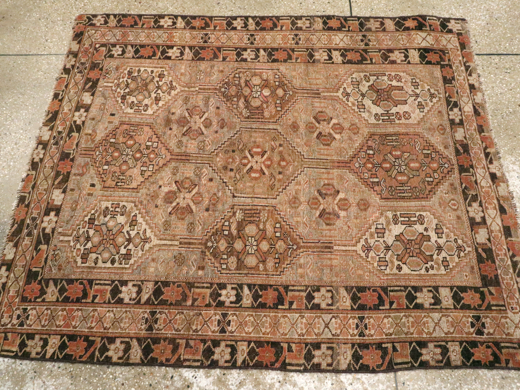 Vintage Persian Shiraz Rug, No.23380 - Gsblank