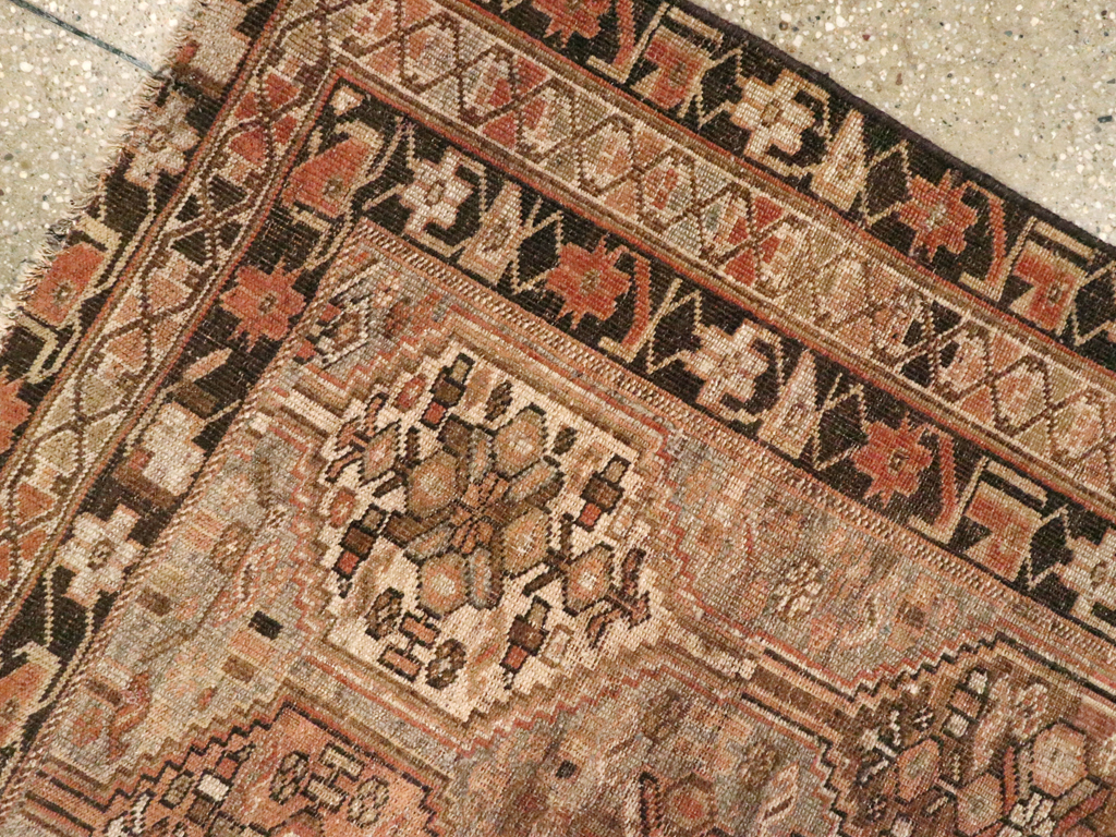 Vintage Persian Shiraz Rug, No.23380 - Gsblank