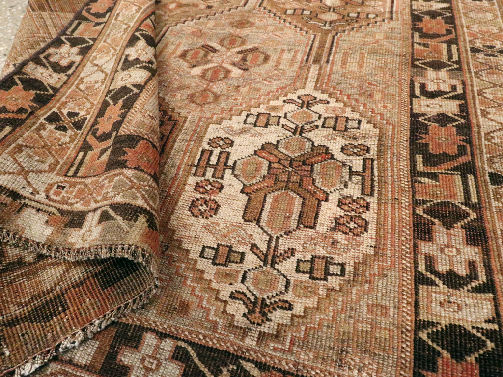 Vintage Persian Shiraz Rug, No.23380 - Gsblank