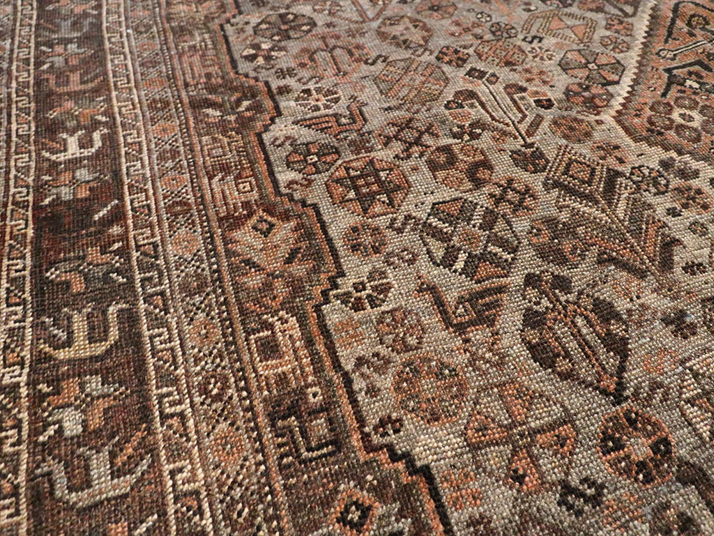 Vintage Persian Shiraz Carpet, No.23382 - Gsblank