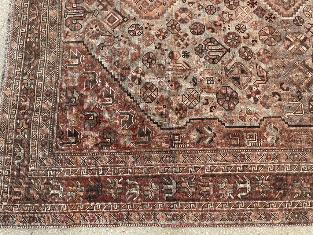 Vintage Persian Shiraz Carpet, No.23382 - Gsblank