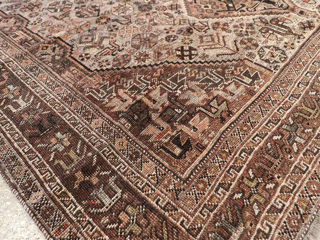 Vintage Persian Shiraz Carpet, No.23382 - Gsblank