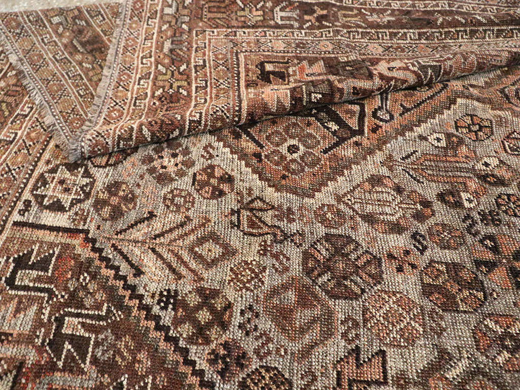 Vintage Persian Shiraz Carpet, No.23382 - Gsblank