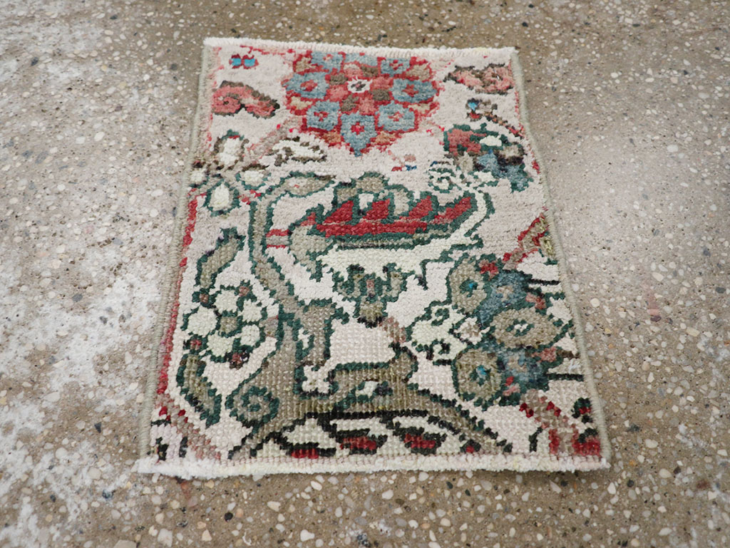 Vintage Persian Heriz Throw Rug, No.23441 - Gsblank