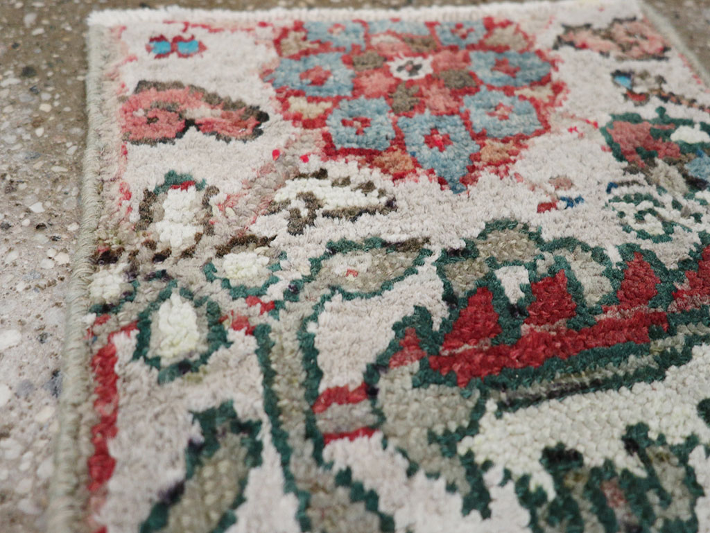 Vintage Persian Heriz Throw Rug, No.23441 - Gsblank