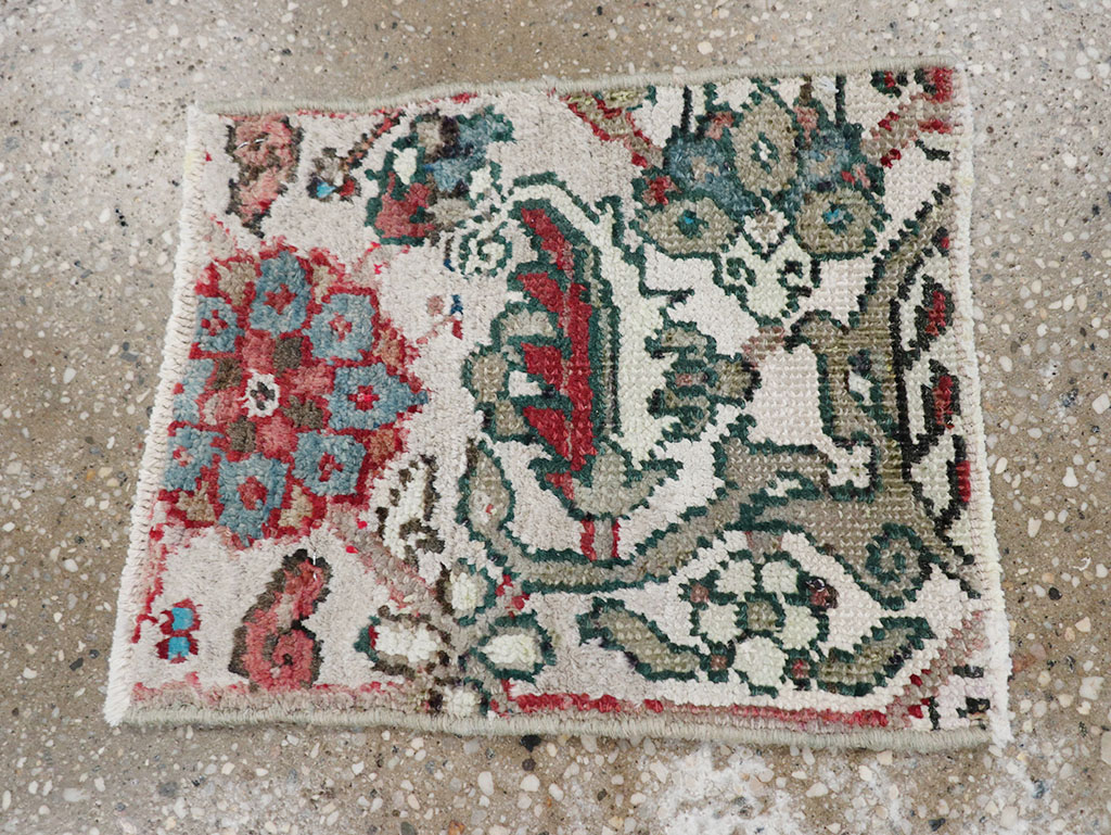 Vintage Persian Heriz Throw Rug, No.23441 - Gsblank