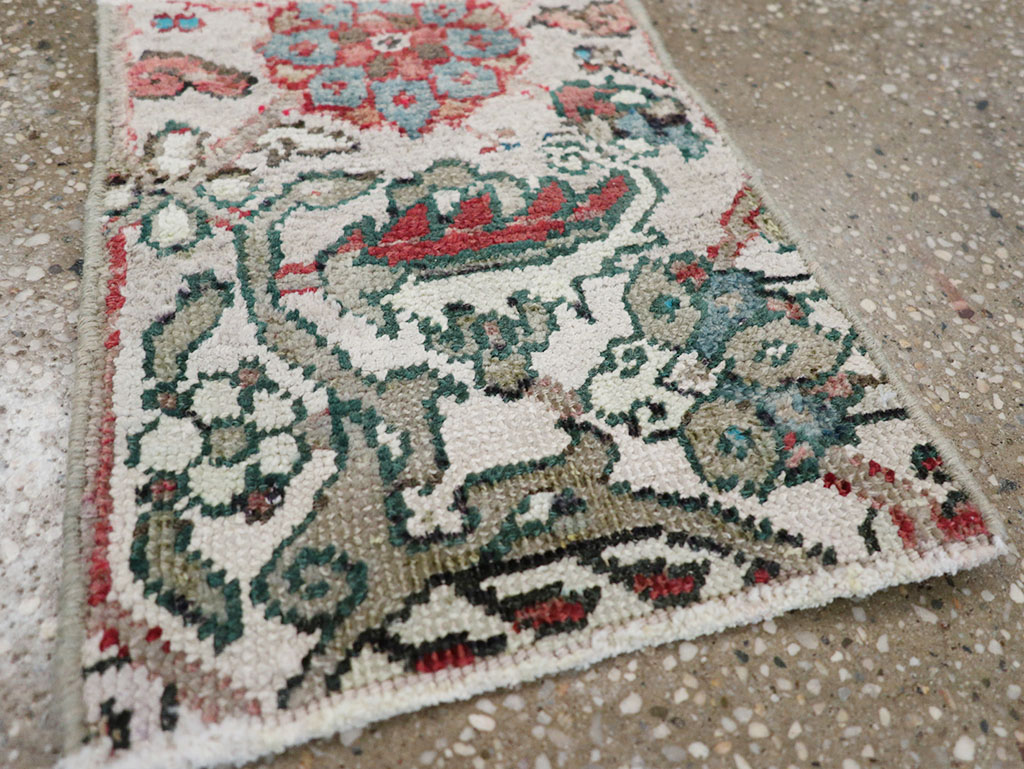 Vintage Persian Heriz Throw Rug, No.23441 - Gsblank