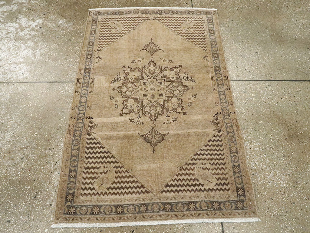 Antique Persian Tabriz Rug, No.23452 - Gsblank