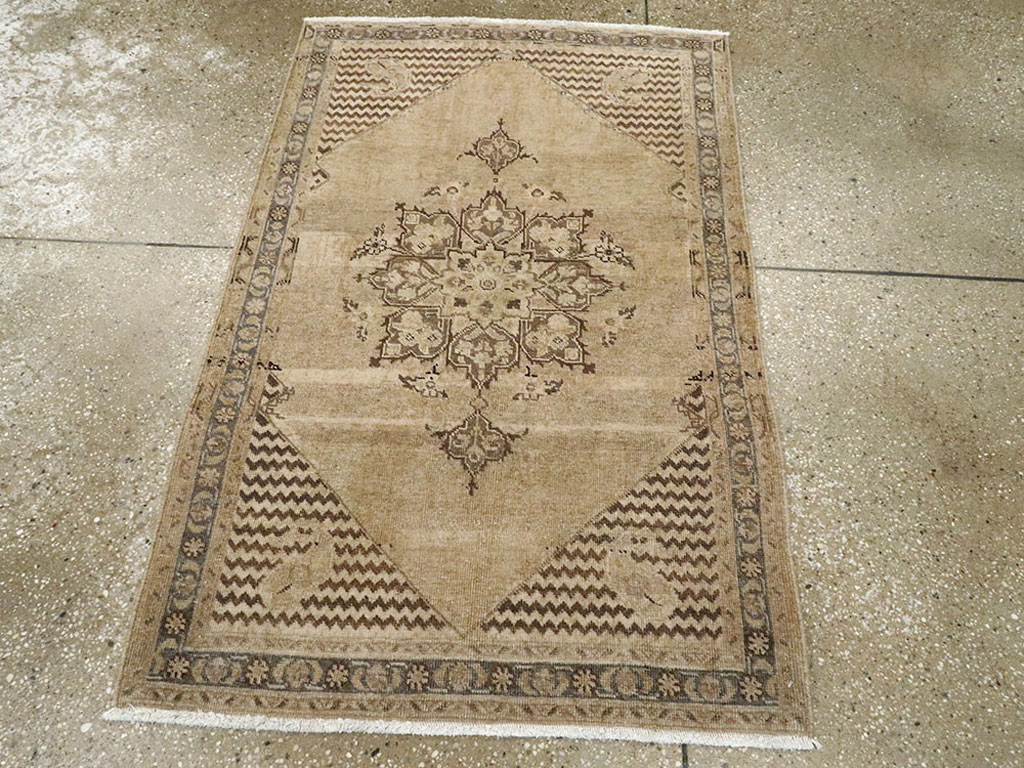 Antique Persian Tabriz Rug, No.23452 - Gsblank