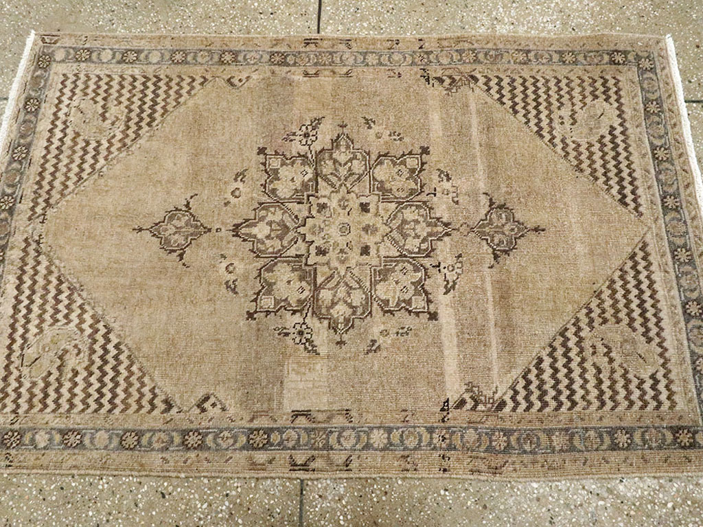 Antique Persian Tabriz Rug, No.23452 - Gsblank